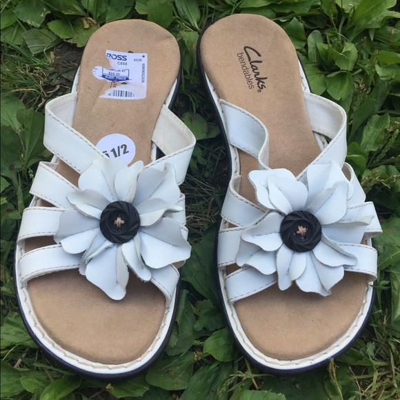 Clarks | Shoes | Womens Clarks Bendables White Leather Sandals 55 ...